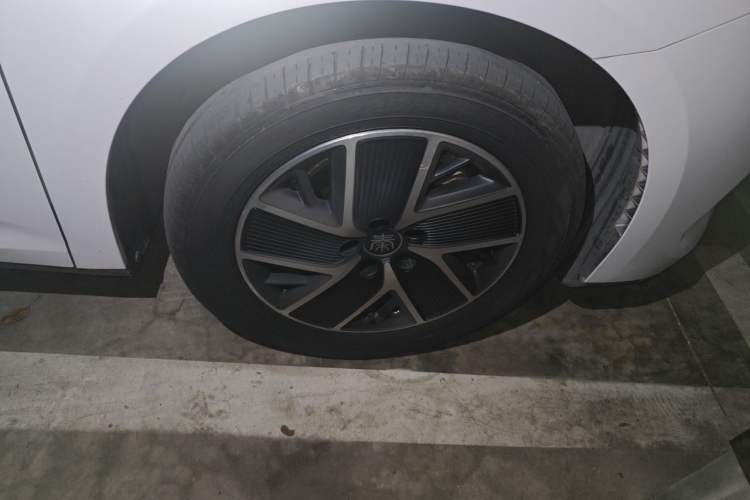Used BYD Qin L 2024 DM-i 120KM Leading Model Right Front Wheel Hub