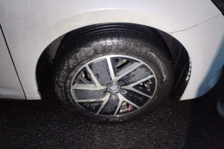 Used BYD Qin L 2024 DM-i 120KM Leading Model Right Front Wheel Hub