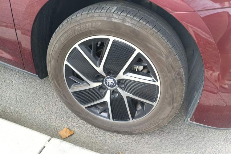 Used BYD Qin L 2024 DM-i 120KM Leading Model Right Front Wheel Hub