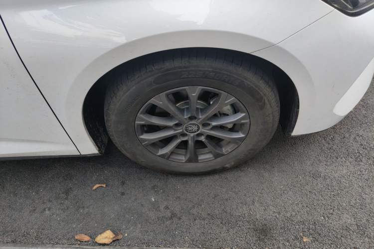 Used BYD Qin L 2024 DM-i 80KM Leading Model Right Front Wheel Hub
