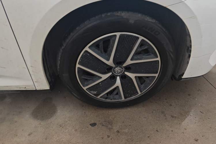 Used BYD Qin L 2024 DM-i 80KM Beyond Model Right Front Wheel Hub
