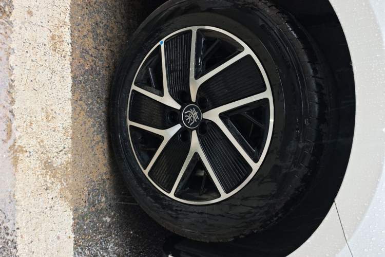 Used BYD Qin L 2024 DM-i 80KM Beyond Model Right Front Wheel Hub