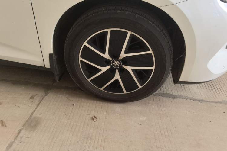 Used BYD Qin L 2024 DM-i 120KM Leading Model Right Front Wheel Hub