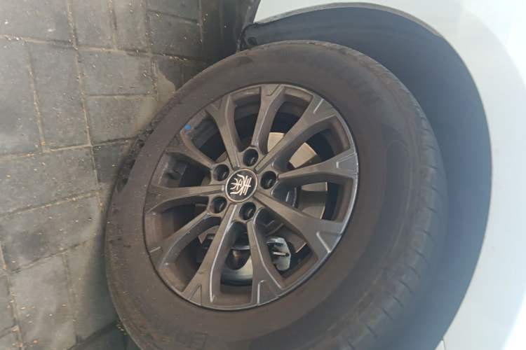 Used BYD Qin L 2024 DM-i 80KM Leading Model Right Front Wheel Hub