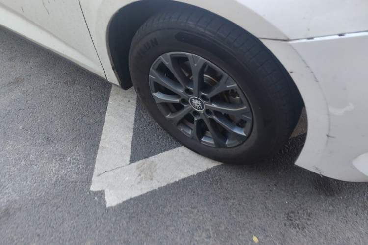 Used BYD Qin L 2024 DM-i 80KM Leading Model Right Front Wheel Hub