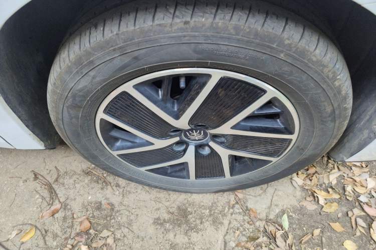 Used BYD Qin L 2024 DM-i 120KM Leading Model Right Front Wheel Hub