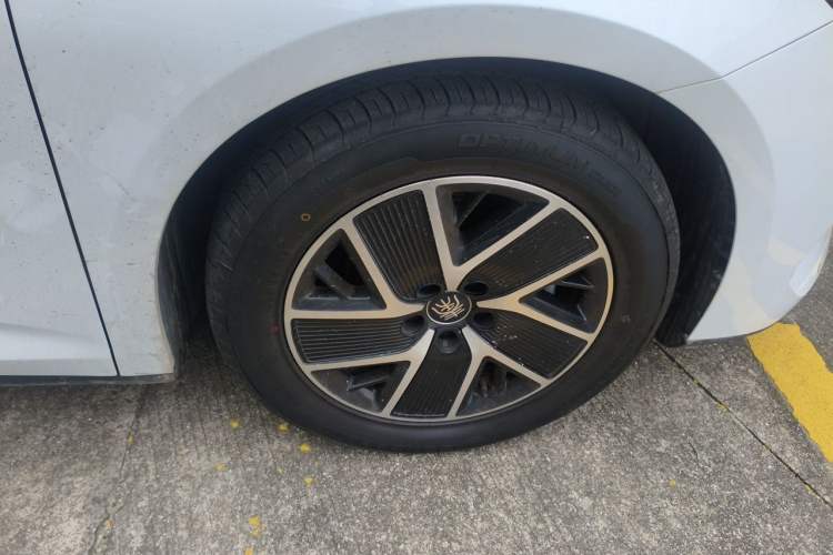 Used BYD Qin L 2024 DM-i 80KM Beyond Model Right Front Wheel Hub