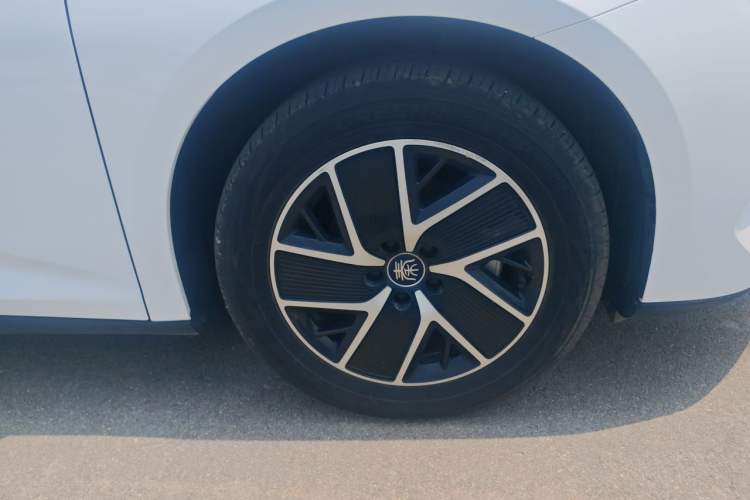 Used BYD Qin L 2024 DM-i 120KM Leading Model Right Front Wheel Hub