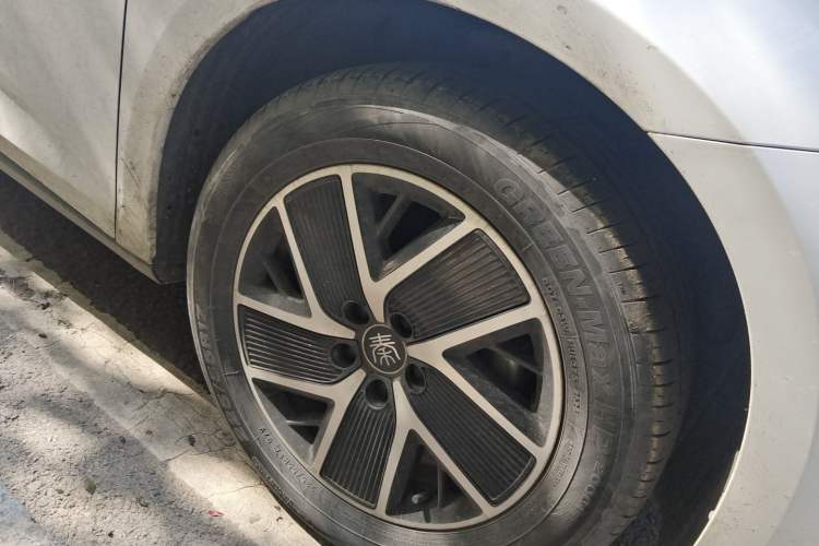 Used BYD Qin L 2024 DM-i 120KM Leading Model Right Front Wheel Hub