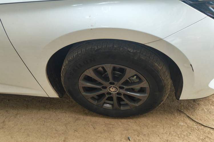 Used BYD Qin L 2024 DM-i 80KM Leading Model Right Front Wheel Hub