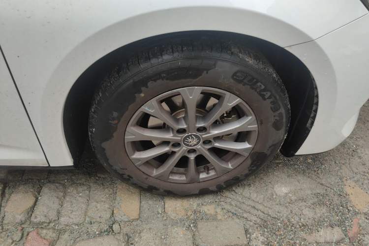 Used BYD Qin L 2024 DM-i 80KM Leading Model Right Front Wheel Hub