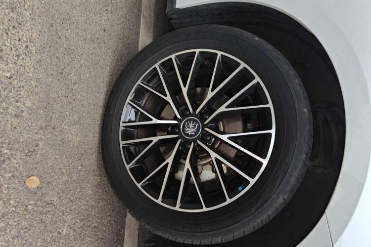 Used BYD Qin L 2024 DM-i 120KM Excellence Model Right Front Wheel Hub