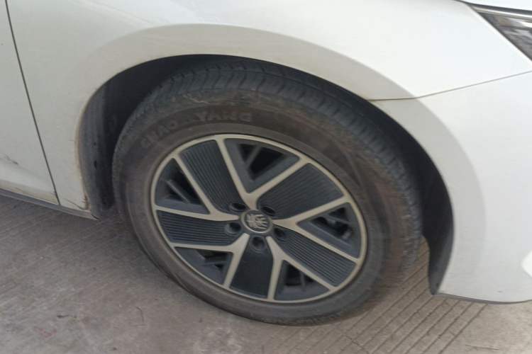 Used BYD Qin L 2024 DM-i 120KM Leading Model Right Front Wheel Hub