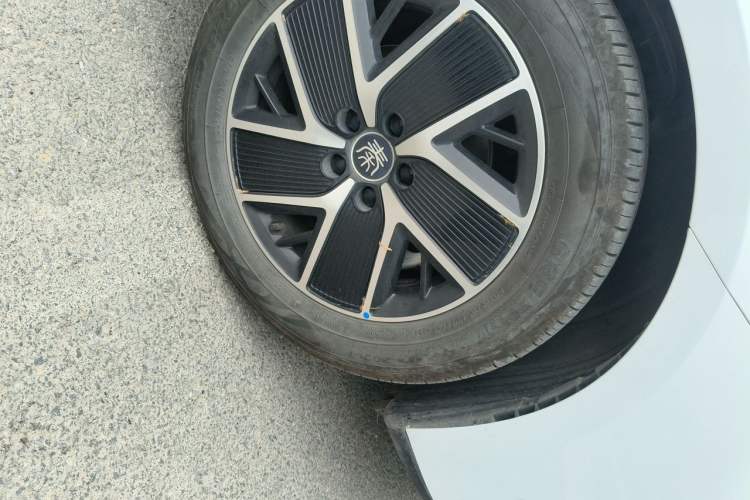 Used BYD Qin L 2024 DM-i 80KM Beyond Model Right Front Wheel Hub