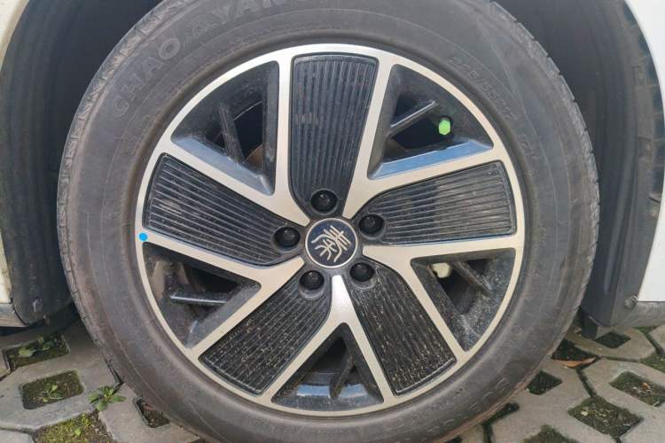 Used BYD Qin L 2024 DM-i 120KM Leading Model Right Front Wheel Hub