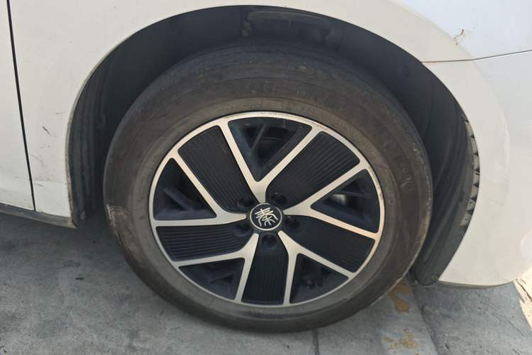 Used BYD Qin L 2024 DM-i 120KM Leading Model Right Front Wheel Hub