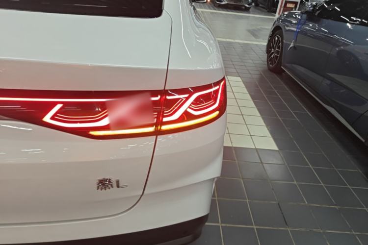 Used BYD Qin L 2024 DM-i 80KM Beyond Model Right Rear Taillight