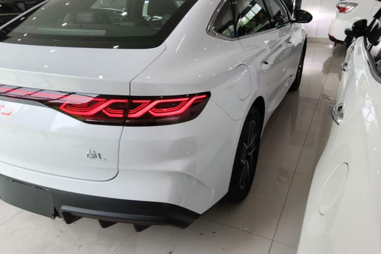 Used BYD Qin L 2024 DM-i 120KM Beyond Model Right Rear Taillight