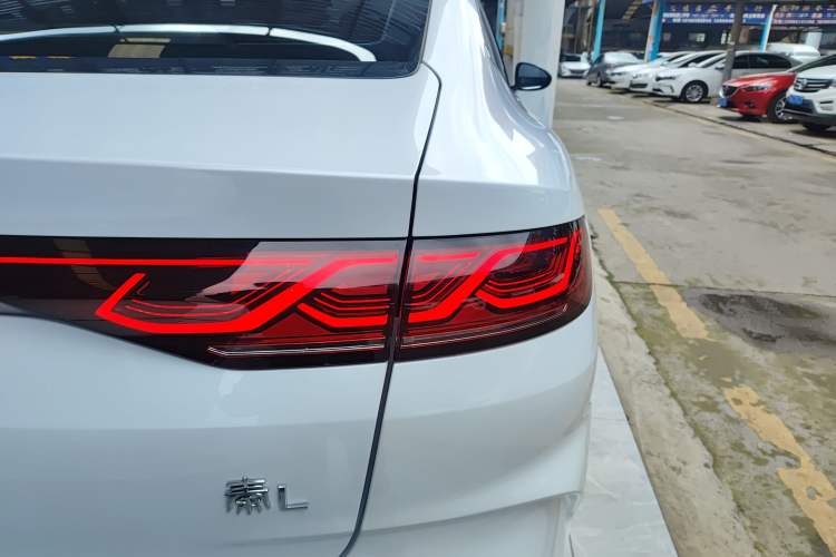Used BYD Qin L 2024 DM-i 80KM Leading Model Right Rear Taillight