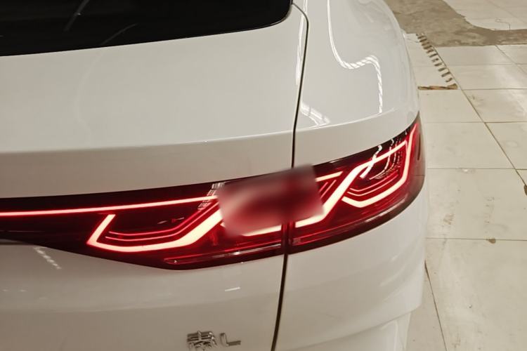 Used BYD Qin L 2024 DM-i 80KM Leading Model Right Rear Taillight