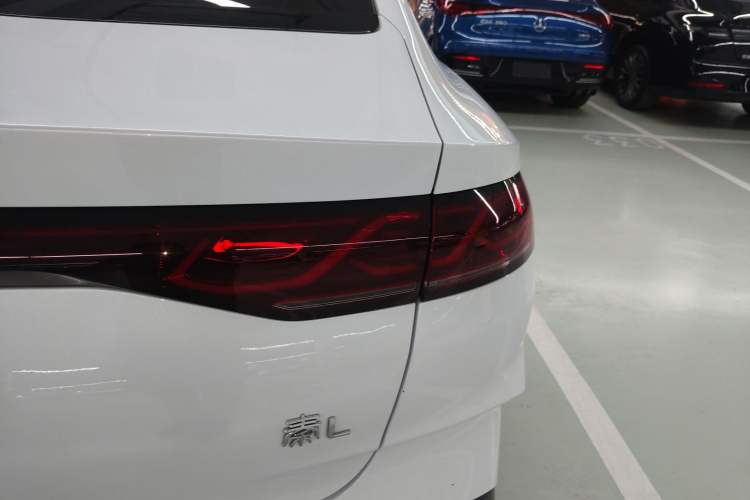 Used BYD Qin L 2024 DM-i 80KM Leading Model Right Rear Taillight