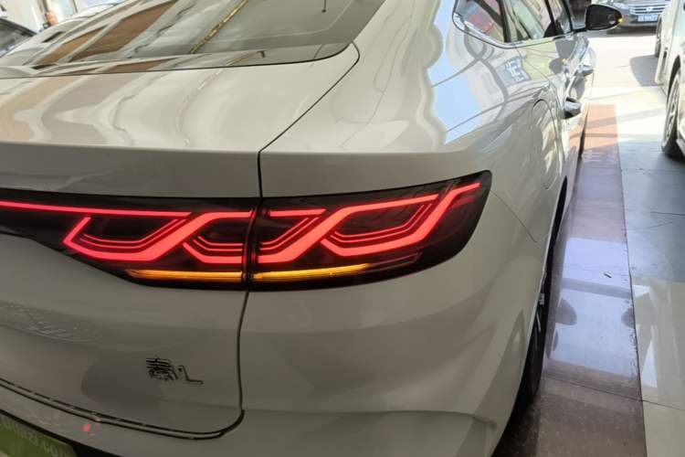 Used BYD Qin L 2024 DM-i 80KM Leading Model Right Rear Taillight
