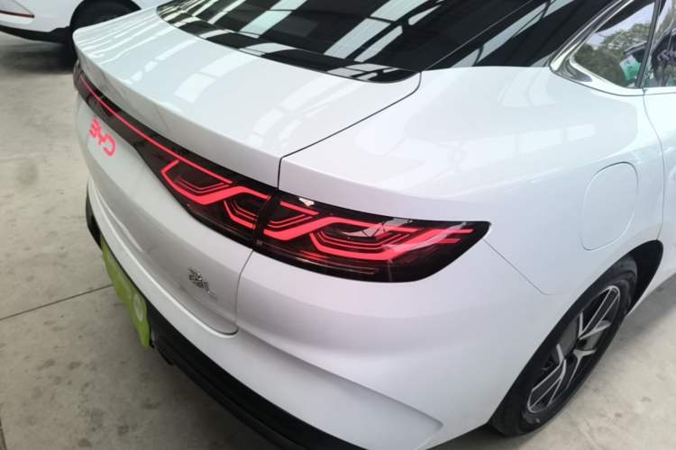 Used BYD Qin L 2024 DM-i 120KM Leading Model Right Rear Taillight