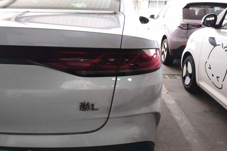Used BYD Qin L 2024 DM-i 120KM Leading Model Right Rear Taillight