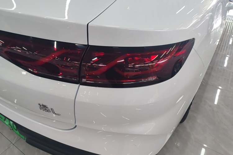 Used BYD Qin L 2024 DM-i 120KM Leading Model Right Rear Taillight