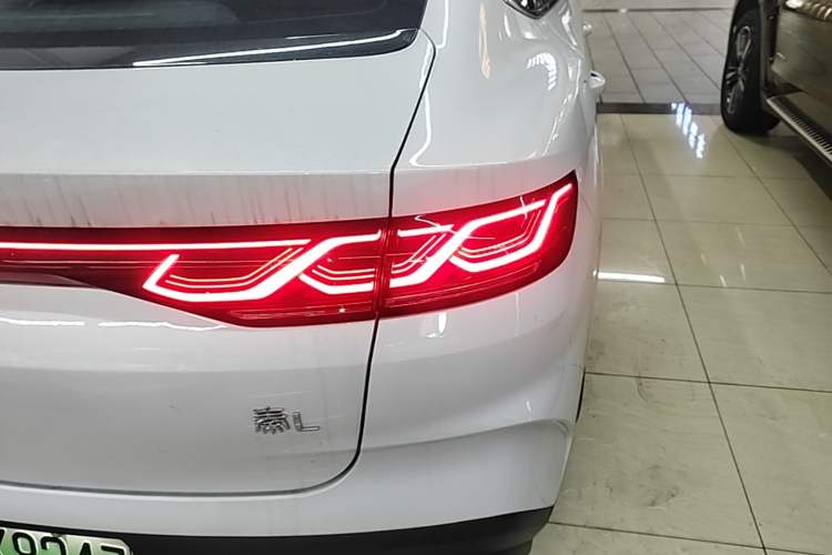 Used BYD Qin L 2024 DM-i 120KM Beyond Model Right Rear Taillight