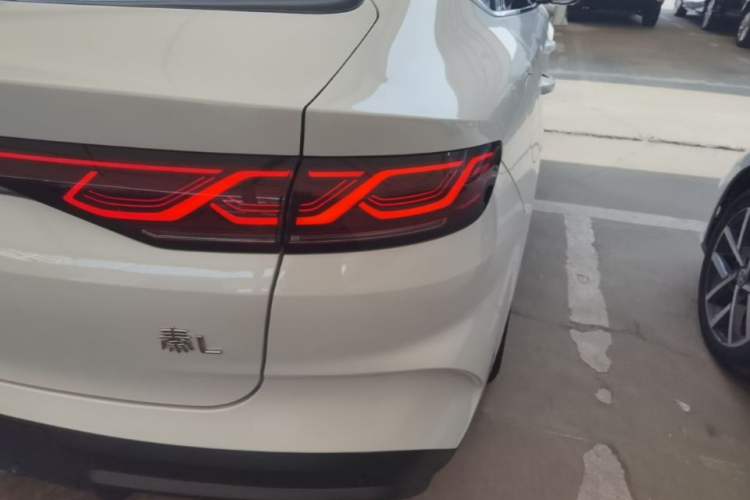 Used BYD Qin L 2024 DM-i 80KM Beyond Model Right Rear Taillight