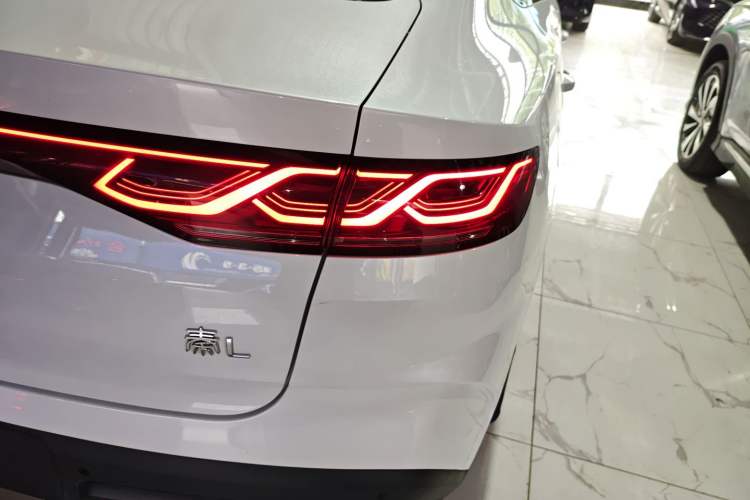 Used BYD Qin L 2024 DM-i 120KM Beyond Model Right Rear Taillight