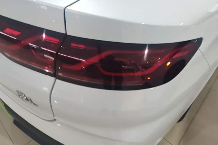 Used BYD Qin L 2024 DM-i 120KM Leading Model Right Rear Taillight