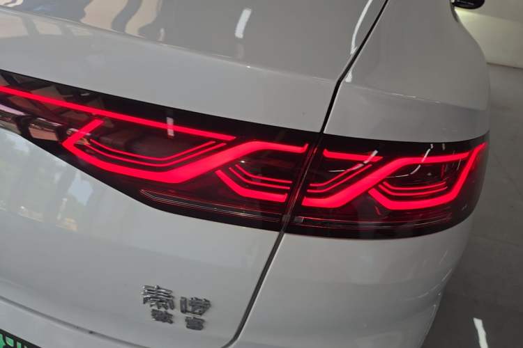 Used BYD Qin L 2024 DM-i 80KM Leading Model Right Rear Taillight