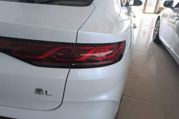 Used BYD Qin L 2024 DM-i 80KM Leading Model Right Rear Taillight
