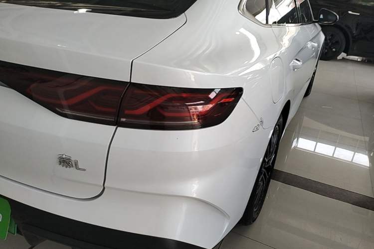 Used BYD Qin L 2024 DM-i 120KM Excellence Model Right Rear Taillight