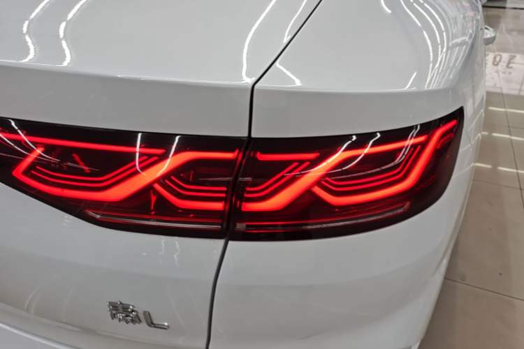 Used BYD Qin L 2024 DM-i 80KM Leading Model Right Rear Taillight