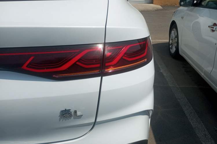 Used BYD Qin L 2024 DM-i 120KM Beyond Model Right Rear Taillight