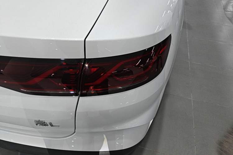 Used BYD Qin L 2024 DM-i 120KM Excellence Model Right Rear Taillight