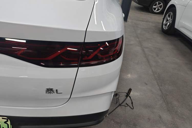 Used BYD Qin L 2024 DM-i 120KM Excellence Model Right Rear Taillight