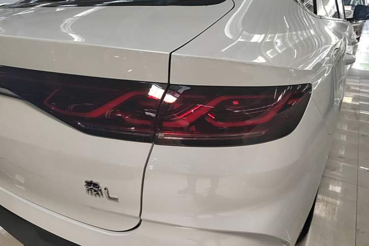 Used BYD Qin L 2024 DM-i 80KM Leading Model Right Rear Taillight