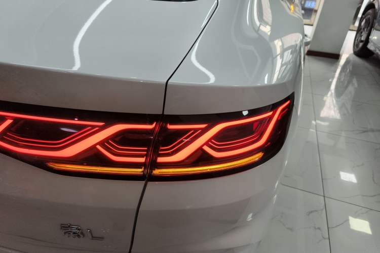 Used BYD Qin L 2024 DM-i 120KM Beyond Model Right Rear Taillight