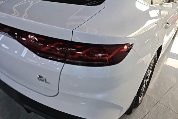 Used BYD Qin L 2024 DM-i 80KM Beyond Model Right Rear Taillight