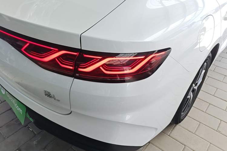 Used BYD Qin L 2024 DM-i 120KM Leading Model Right Rear Taillight