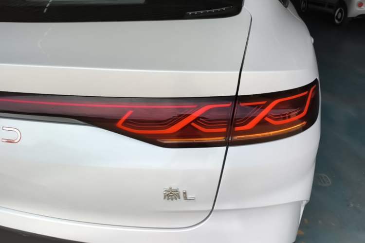 Used BYD Qin L 2024 DM-i 120KM Leading Model Right Rear Taillight