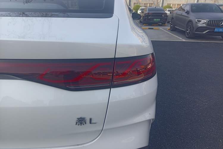 Used BYD Qin L 2024 DM-i 120KM Leading Model Right Rear Taillight