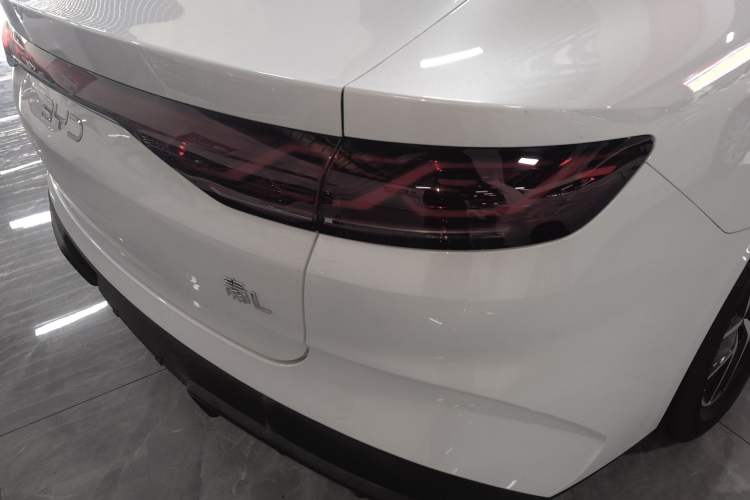Used BYD Qin L 2024 DM-i 120KM Leading Model Right Rear Taillight