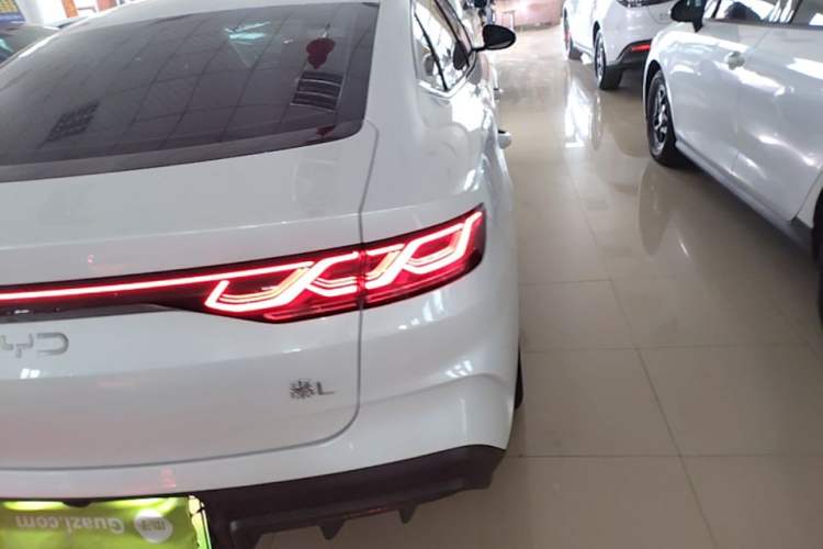 Used BYD Qin L 2024 DM-i 80KM Leading Model Right Rear Taillight
