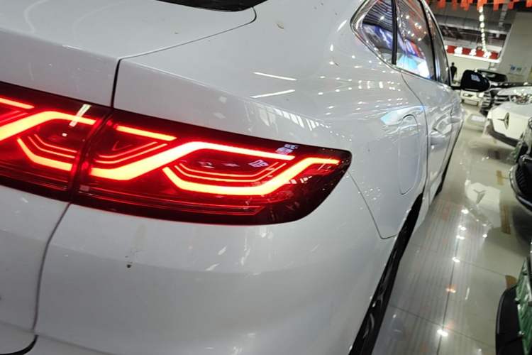 Used BYD Qin L 2024 DM-i 80KM Beyond Model Right Rear Taillight