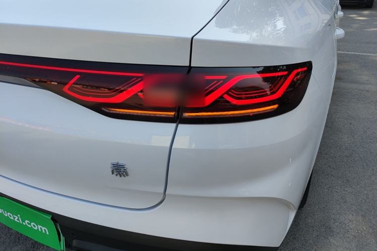 Used BYD Qin L 2024 DM-i 80KM Beyond Model Right Rear Taillight